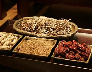 官方：在新型冠状病毒感染医疗救治中进一步发挥中医药特色优势
