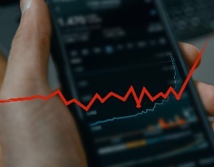 历经两年终上市，靠“械字号面膜”出圈的敷尔佳首日收涨近27%