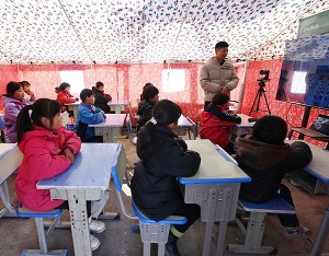 积石山县1165间教学板房全部搭建完成