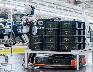 人形机器人开始进厂“打工”，优必选已与吉利等多家车企达成合作