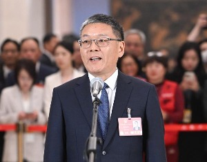 人大代表李东林：科技人才要引得进、留得住