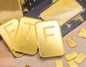 央行增持7万盎司黄金，国际局势扰动，金价维持高位震荡