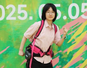 精工科技AI外骨骼机器人，成了柯桥时尚周的显眼包