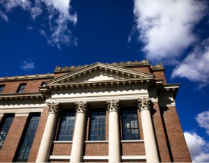美国国土安全部：禁止哈佛大学招收国际学生，所有外国学生必须转学