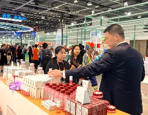 中国-中东欧博览会的这位“全勤生”，有一个“玫瑰的故事”