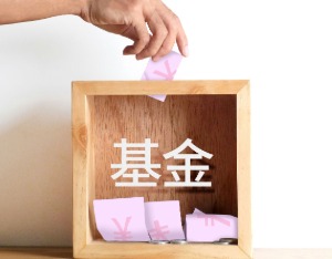 首批浮动费率基金产品上架，基金经理哪家强？