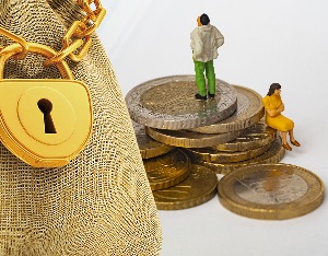 虚增营收、年报难产、阻碍执法，*ST紫天或强制退市，维权征集进行中