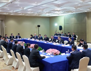 李强出席在巴西中资企业座谈会