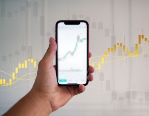 券商何以领涨？业绩爆了！最高涨超1300%