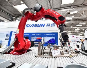工信部：上半年工业机器人、服务机器人产量同比分别增长35.6%和25.5%