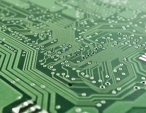 生益电子：上半年净利润同比增长452% 拟投资19亿建算力电路板项目