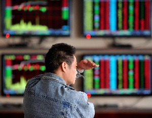 多家银行密集公告！信用卡资金禁入股市，违者或遭拒付、降额